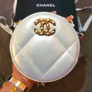chanel circle clutch with chain